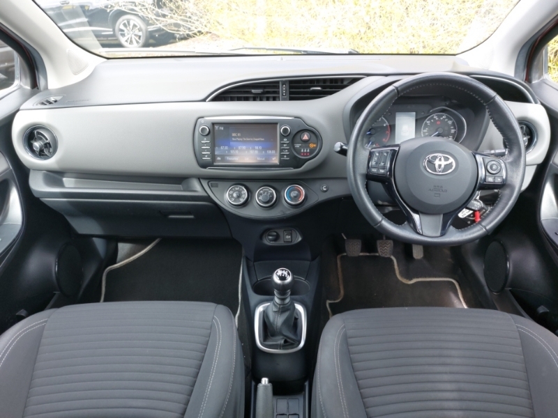 Toyota Yaris 1.5 Vvt-i Icon Tech SJ18HBF Red #3
