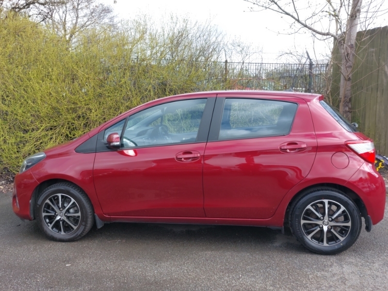 Toyota Yaris 1.5 Vvt-i Icon Tech SJ18HBF Red #4
