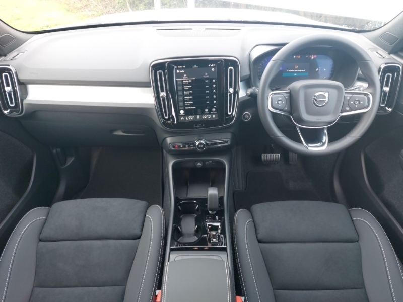 Volvo XC40 2.0 B3p Plus Dark White #3