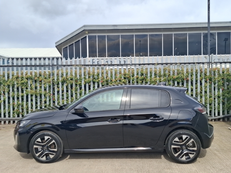 Peugeot 208 1.2 Puretech 100 Allure SJ26UTT Black #4