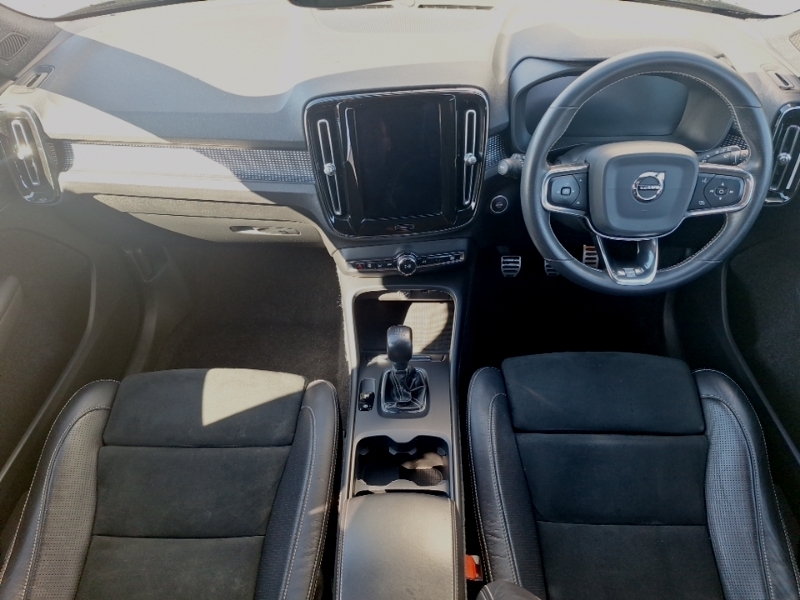 Volvo XC40 1.5 T3 163 R Design YN19MEA Black #3