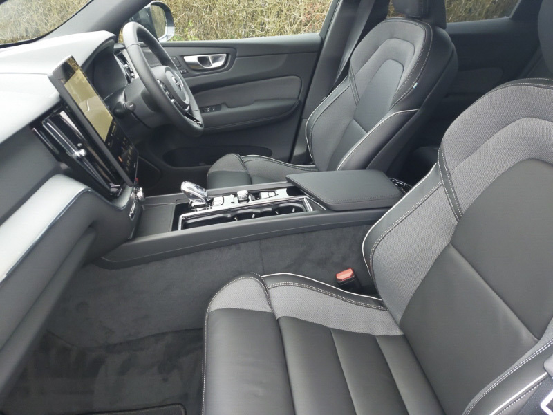 Volvo XC60 2.0 B5p Plus Black Edition Awd Geartronic SL75HEJ Black #5
