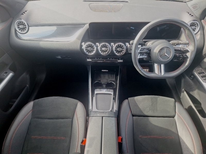 Mercedes-Benz GLA Class Gla 220D 4Matic Amg Line Executive Black #3