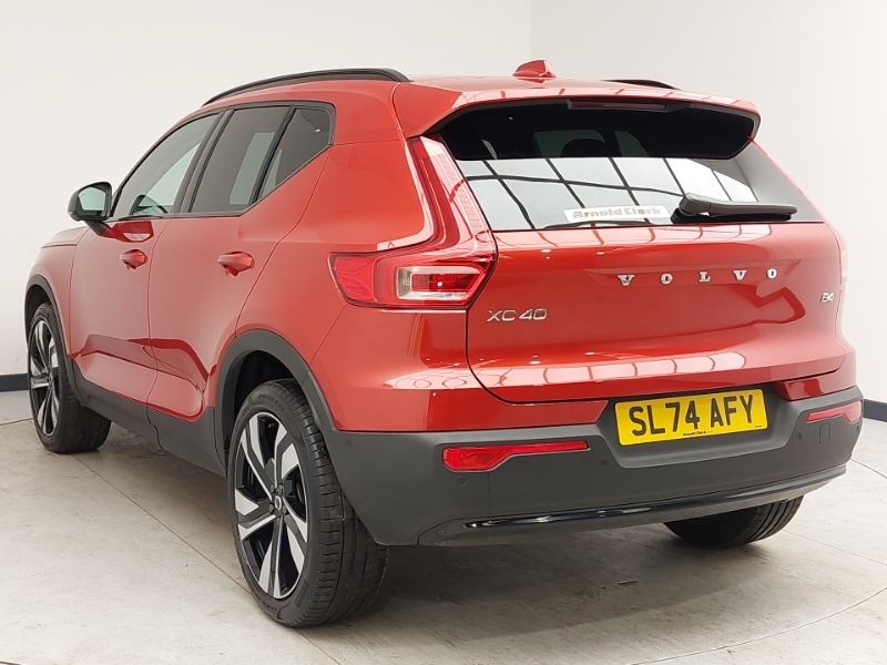 Volvo XC40 2.0 B4p Ultra Dark SL74AFY Red #2