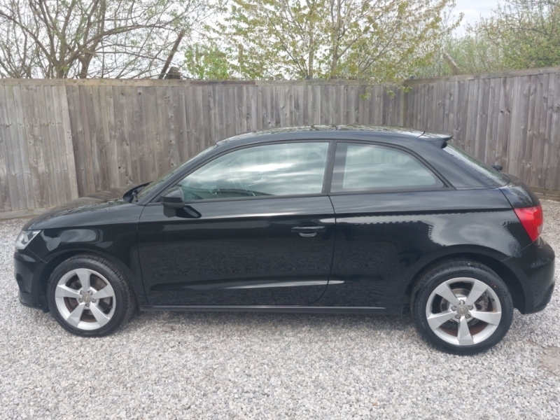 Audi A1 1.6 Tdi Sport Black #4