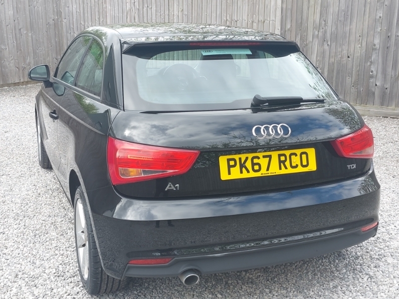 Audi A1 1.6 Tdi Sport Black #2