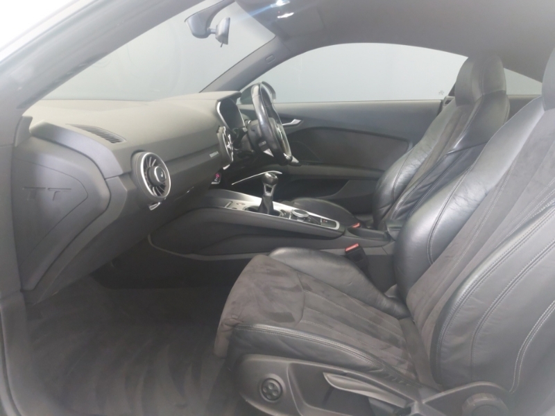 Audi TT 1.8T Fsi Black Edition EK17GUW White #5