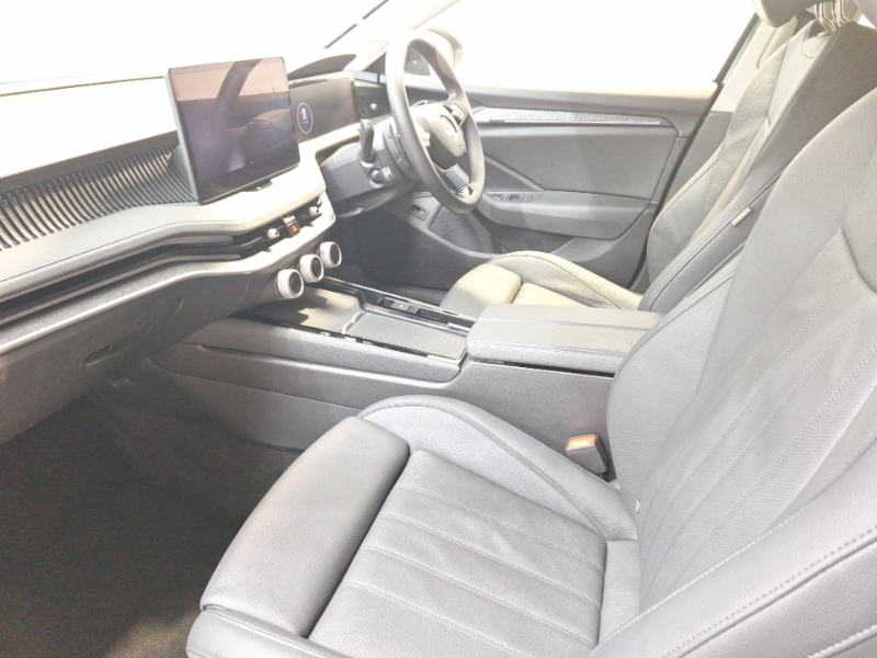 Skoda Superb 1.5 Tsi E-tec Se L Dsg Black #5