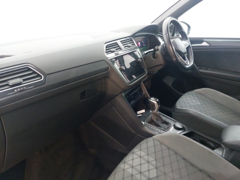 Volkswagen Tiguan 2.0 Tdi 4Motion R-line Dsg YH72GVM Black #5
