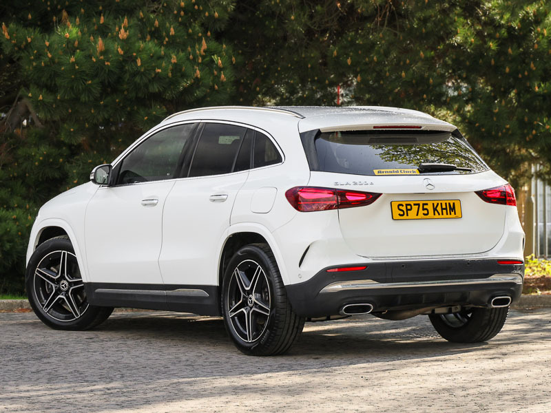 Mercedes-Benz GLA Class Gla 200D Amg Line Executive SP75KHM White #2
