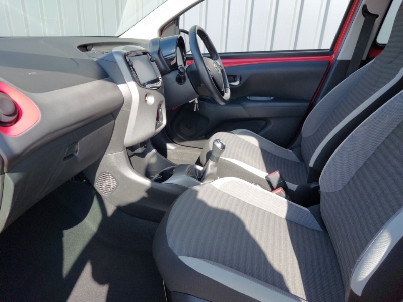 Toyota Aygo 1.0 Vvt-i X-trend YG19XUZ Red #5