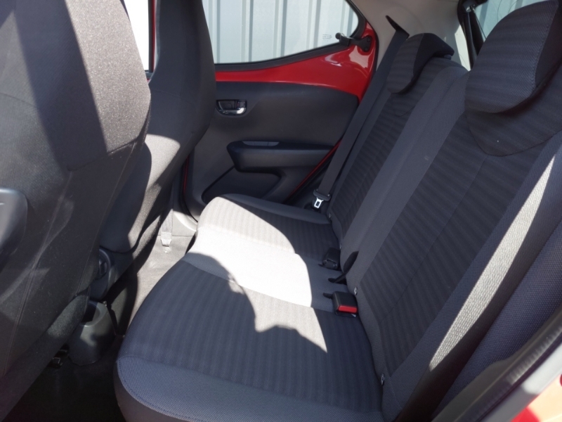 Toyota Aygo 1.0 Vvt-i X-trend YG19XUZ Red #6