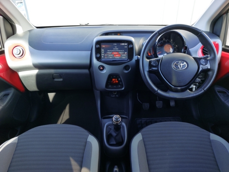 Toyota Aygo 1.0 Vvt-i X-trend YG19XUZ Red #3