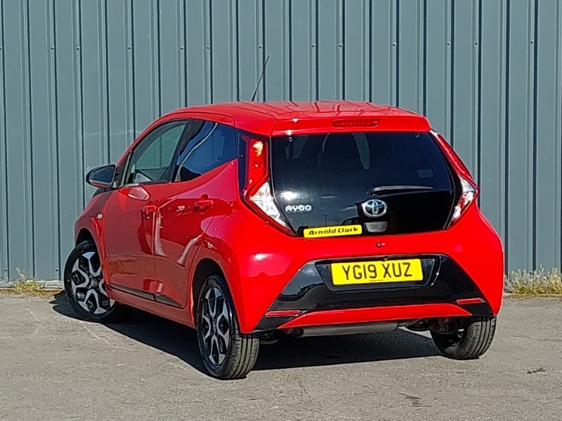 Toyota Aygo 1.0 Vvt-i X-trend YG19XUZ Red #2