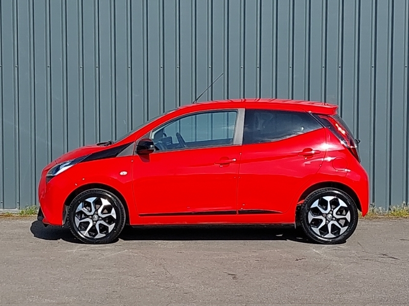 Toyota Aygo 1.0 Vvt-i X-trend YG19XUZ Red #4