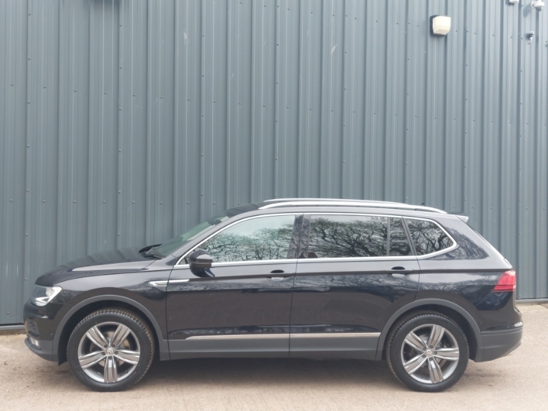 Volkswagen Tiguan Allspace 2.0 Tdi Match Black #4