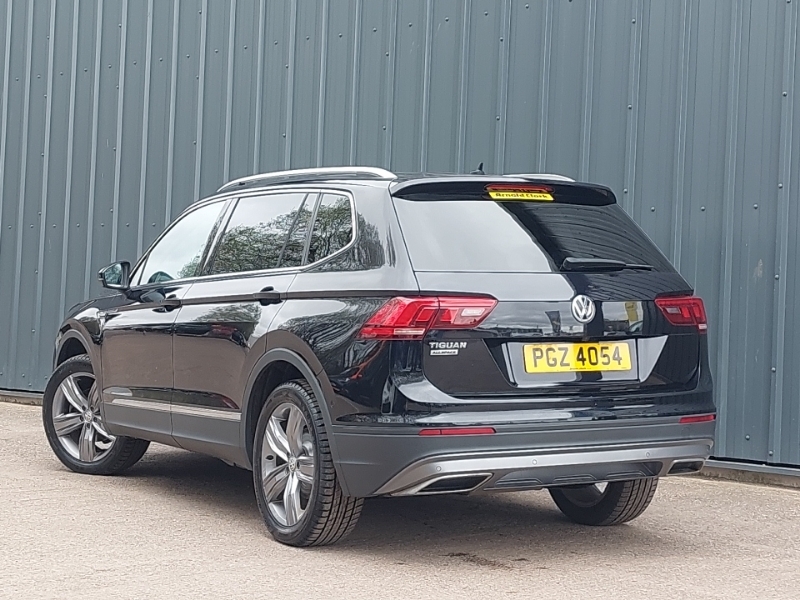 Volkswagen Tiguan Allspace 2.0 Tdi Match Black #2