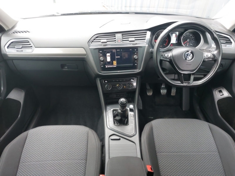 Volkswagen Tiguan Allspace 2.0 Tdi Match Black #3