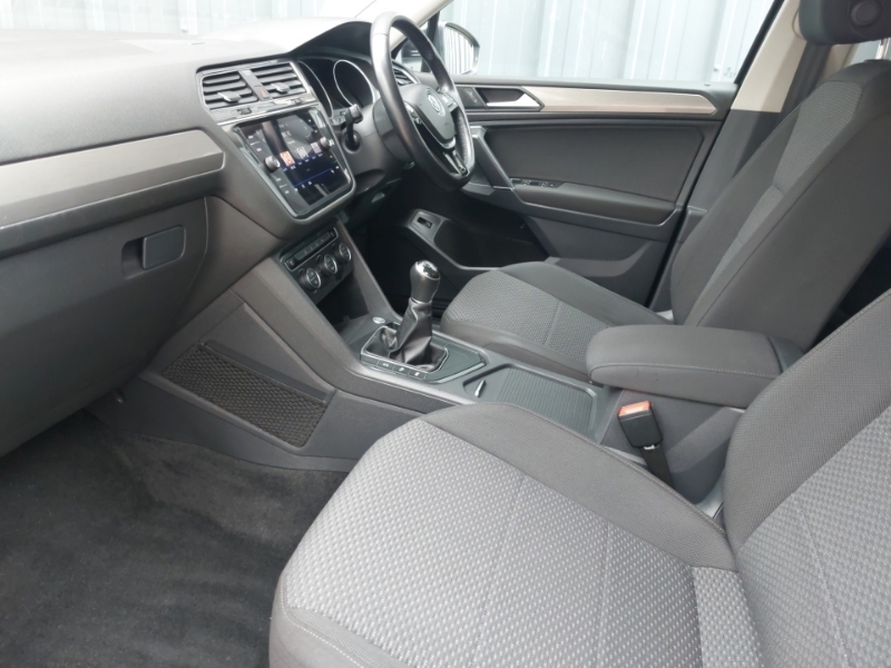Volkswagen Tiguan Allspace 2.0 Tdi Match Black #5
