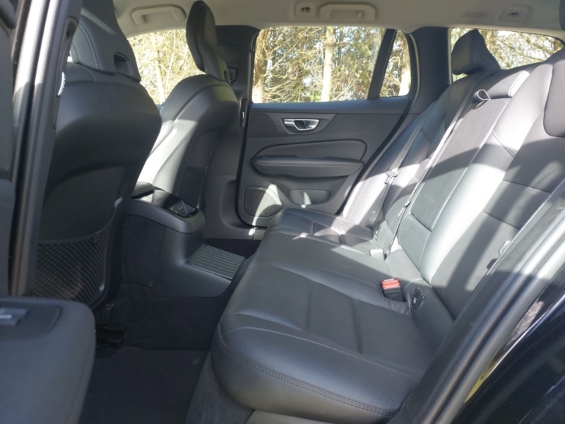 Volvo V60 2.0 T6 350 Recharge Phev Plus Dark Awd YN23RLX Black #6