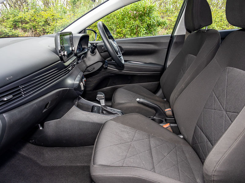 Hyundai Bayon 1.0 Tgdi 48V Mhev Se Connect Dct DY73NPV Black #5