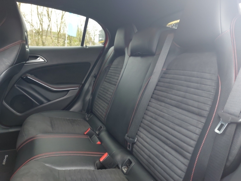 Mercedes-Benz GLA Class Gla 180 Amg Line Edition Red #6