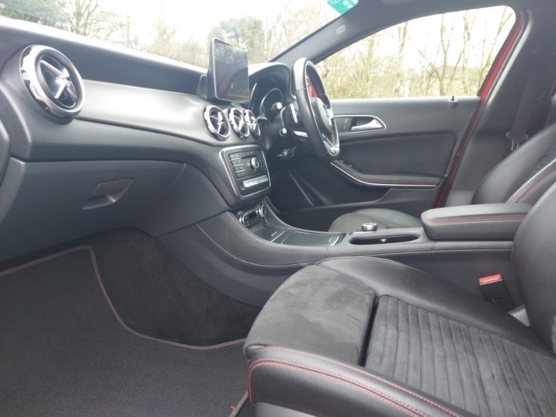 Mercedes-Benz GLA Class Gla 180 Amg Line Edition Red #5