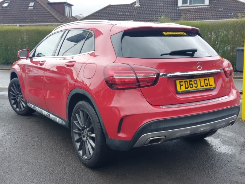 Mercedes-Benz GLA Class Gla 180 Amg Line Edition Red #2