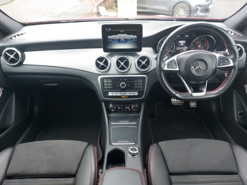 Mercedes-Benz GLA Class Gla 180 Amg Line Edition Red #3