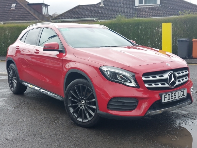 Mercedes-Benz GLA Class Gla 180 Amg Line Edition Red