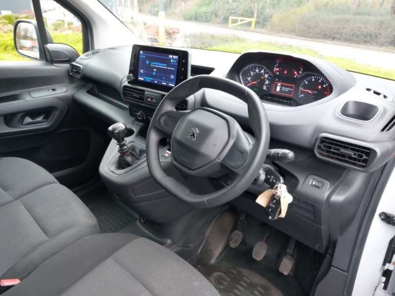 Peugeot Partner 1000 1.5 Bluehdi 100 Professional Premium Van YP23UYM White #3