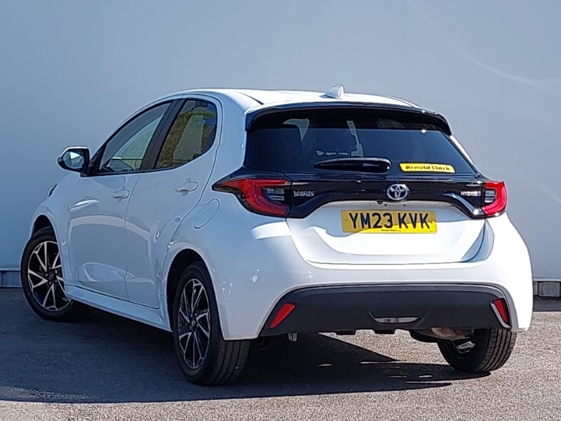 Toyota Yaris 1.5 Hybrid Design Cvt Nav YM23KVK White #2