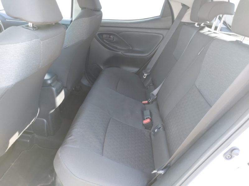 Toyota Yaris 1.5 Hybrid Design Cvt Nav YM23KVK White #6