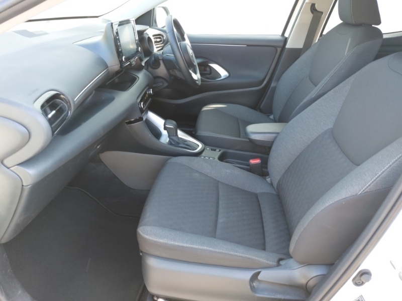 Toyota Yaris 1.5 Hybrid Design Cvt Nav YM23KVK White #5