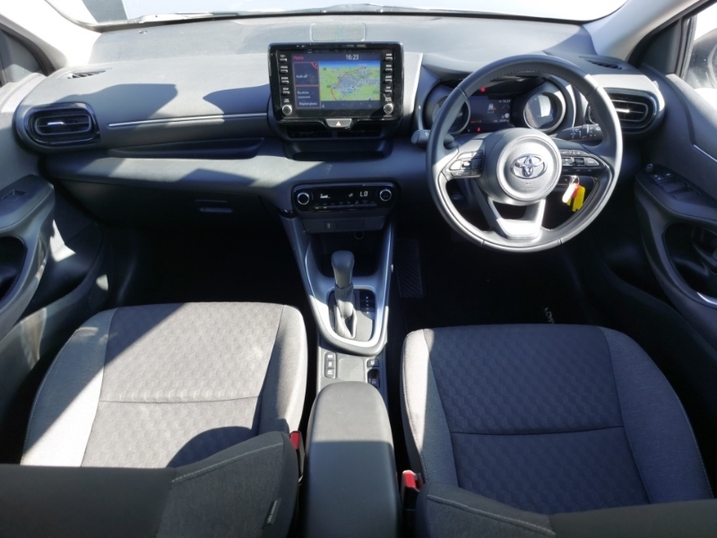 Toyota Yaris 1.5 Hybrid Design Cvt Nav YM23KVK White #3