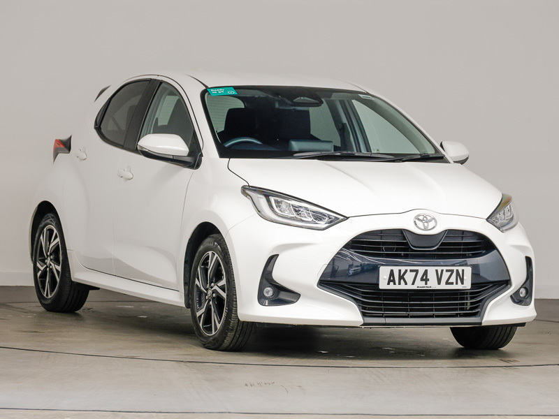 Toyota Yaris 1.5 Hybrid Design Cvt White