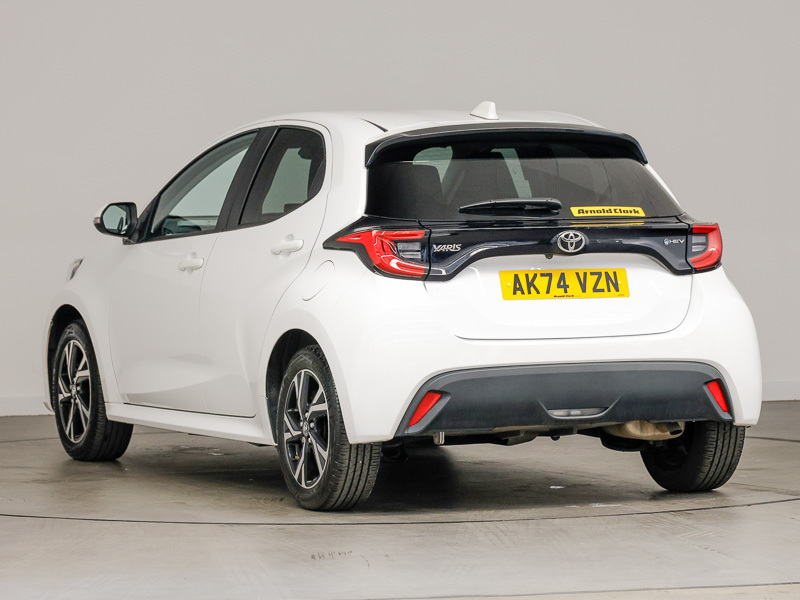 Toyota Yaris 1.5 Hybrid Design Cvt AK74VZN White #2