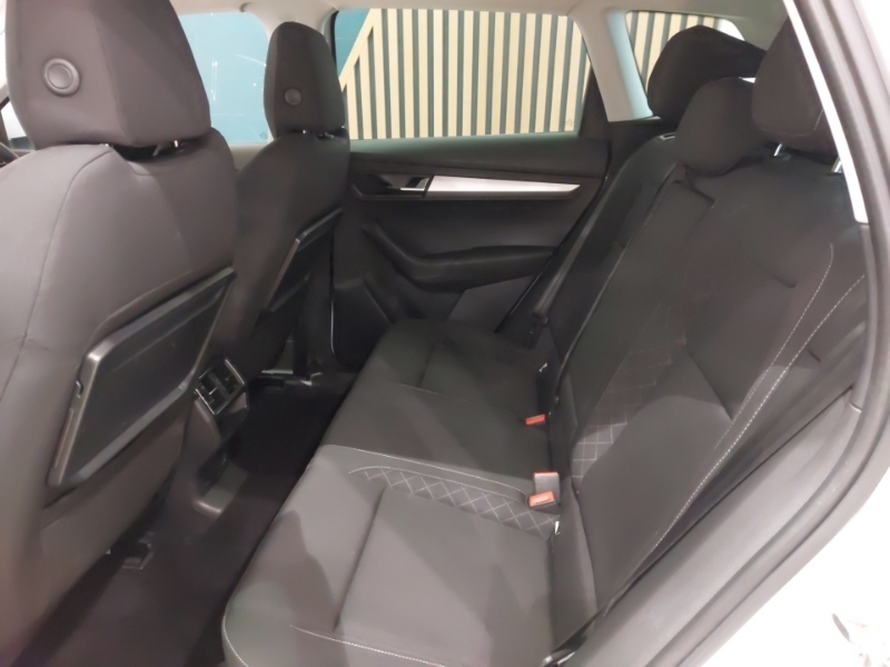 Skoda Karoq 1.0 Tsi Se Nav Plus KY68CBF White #6