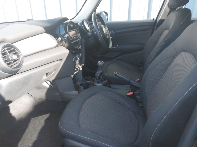 Mini Hatch 1.5 Cooper D SC65XFM Black #5