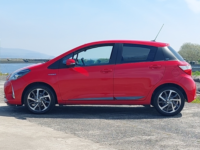 Toyota Yaris 1.5 Hybrid Y20 Cvt Bi-tone DN20SXR Red #4