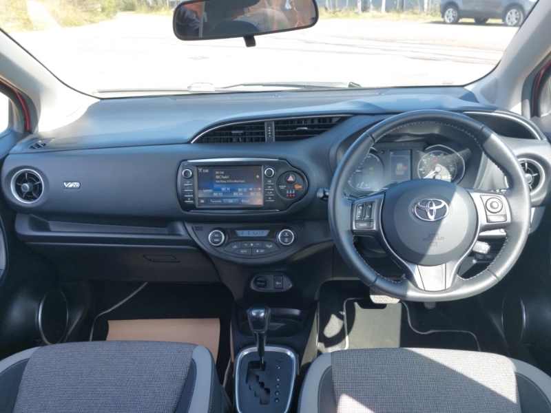 Toyota Yaris 1.5 Hybrid Y20 Cvt Bi-tone DN20SXR Red #3