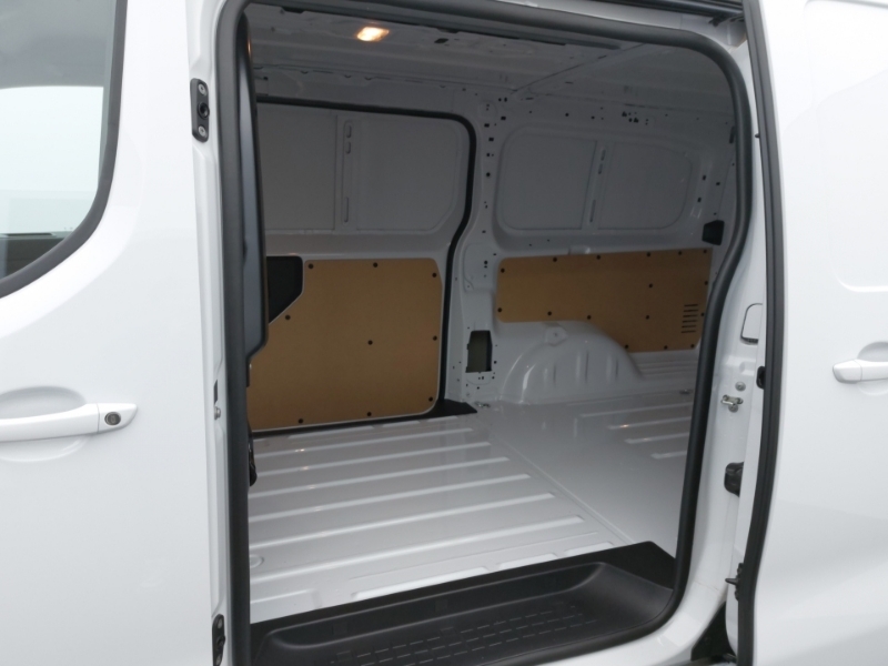 Peugeot Expert 2.0 Bluehdi 145 Asphalt Van SA26LZD White #6