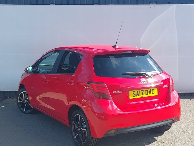 Toyota Yaris 1.33 Vvt-i Design SA17DVO Red #2