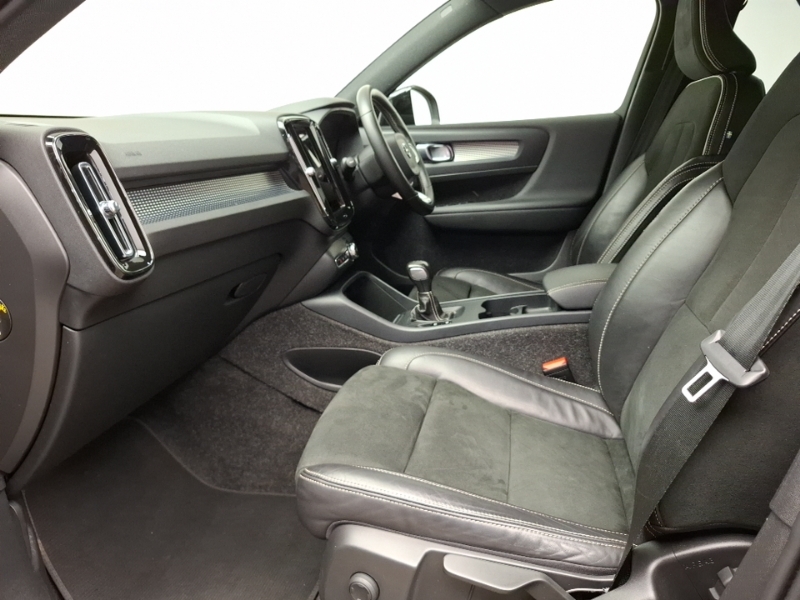 Volvo XC40 1.5 T3 163 R Design WA21LUB Black #5