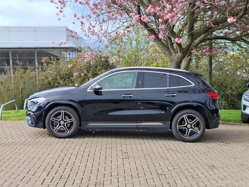 Mercedes-Benz GLA Class Gla 200D Amg Line Executive Black #4