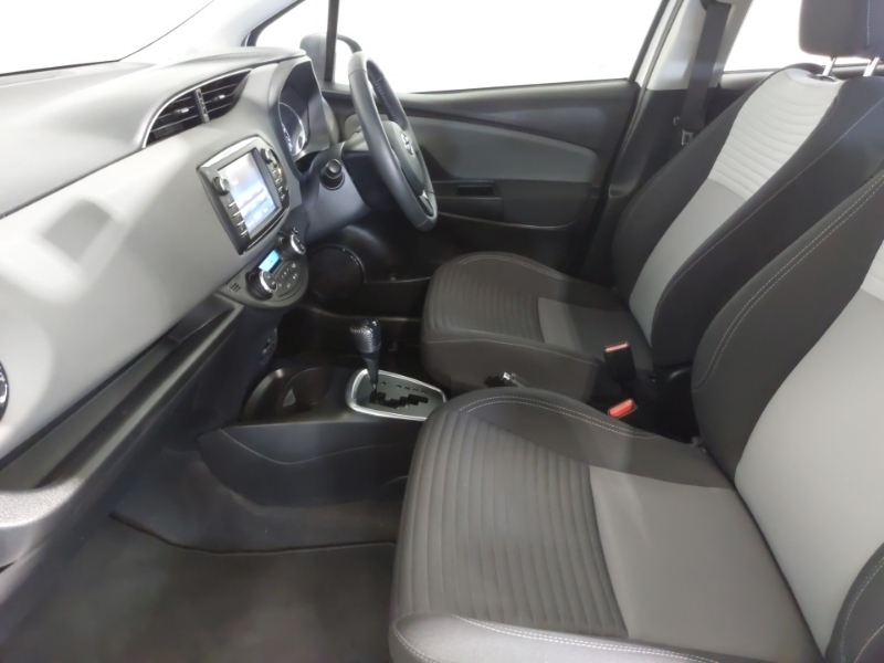 Toyota Yaris 1.5 Hybrid Icon Tech Cvt SL19ZGO White #5