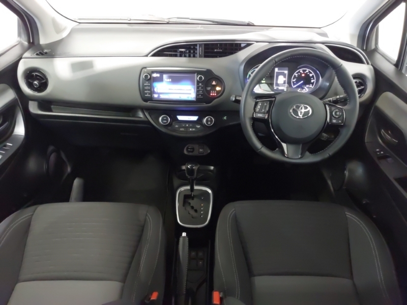 Toyota Yaris 1.5 Hybrid Icon Tech Cvt SL19ZGO White #3