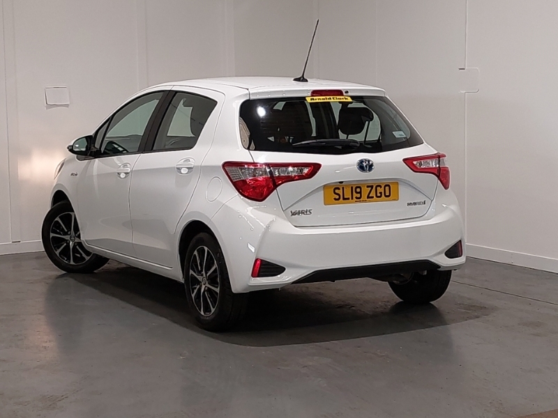 Toyota Yaris 1.5 Hybrid Icon Tech Cvt SL19ZGO White #2