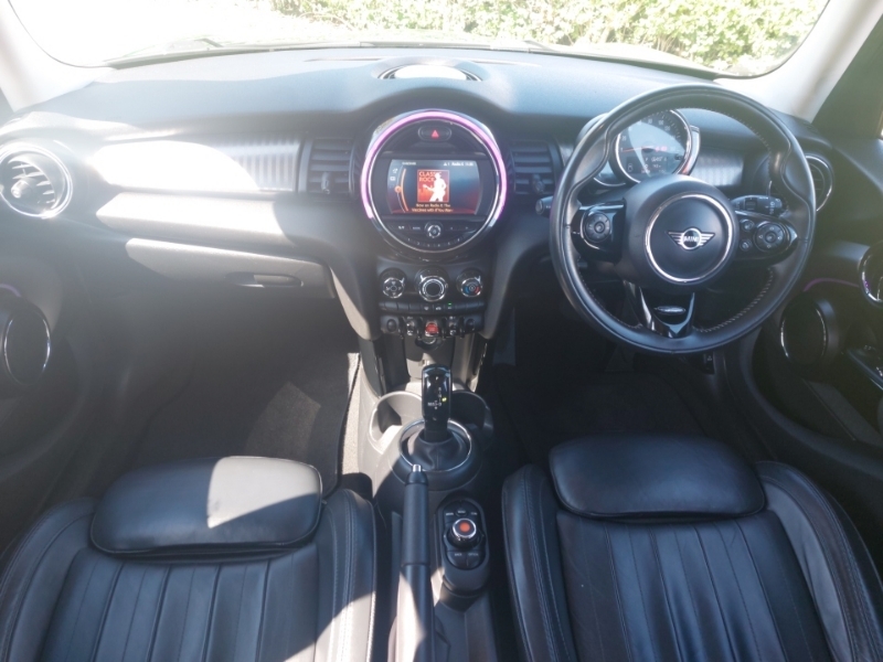 Mini Hatch 1.5 Cooper Exclusive II YC69VVZ Green #3
