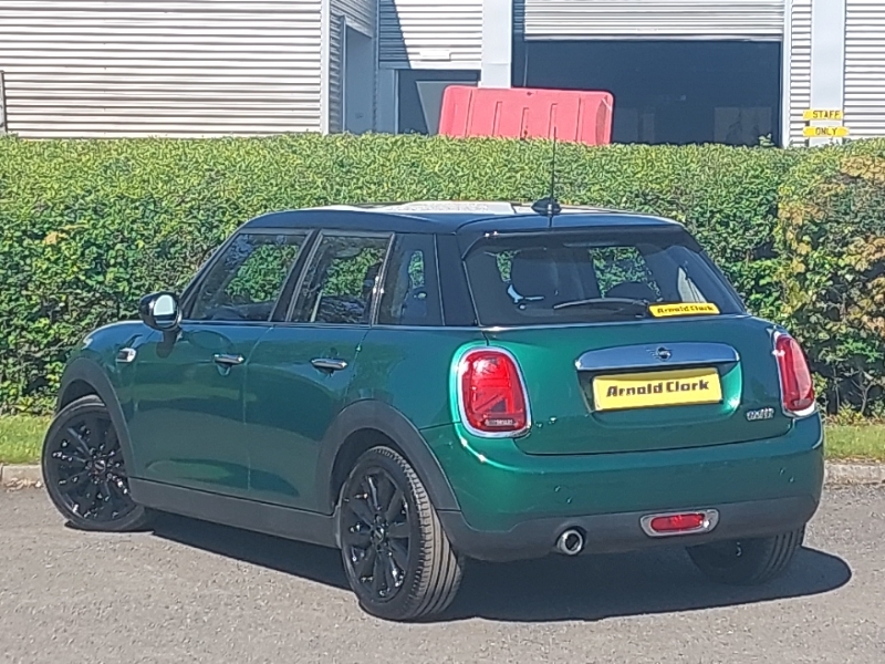 Mini Hatch 1.5 Cooper Exclusive II YC69VVZ Green #2